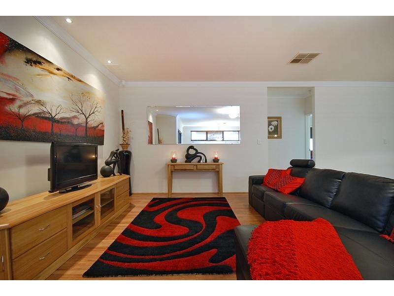 39 Benjamin Crescent, Tapping WA 6065