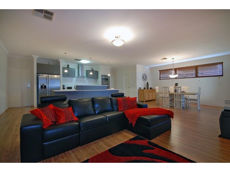 39 Benjamin Crescent, Tapping WA 6065