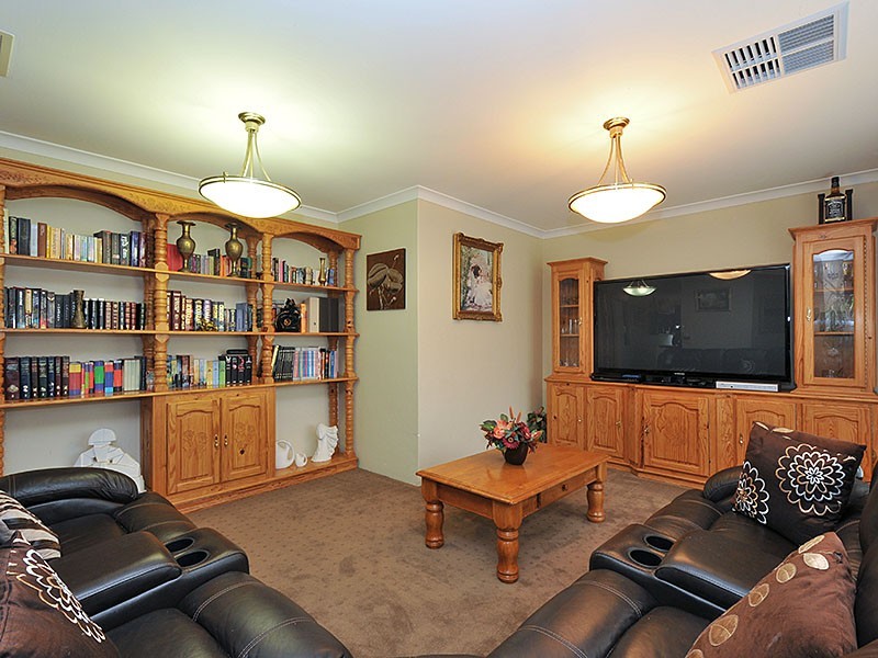 9 Meadow Place, Hocking WA 6065