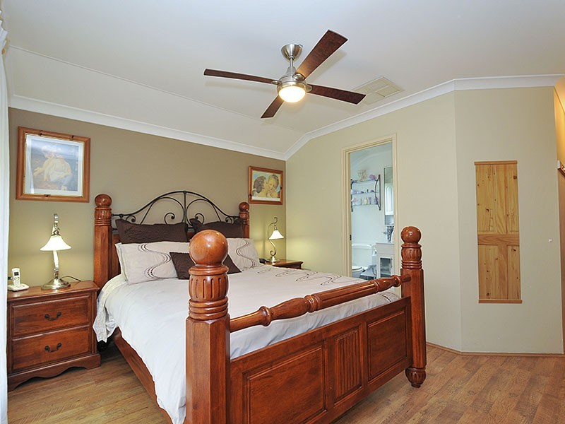 9 Meadow Place, Hocking WA 6065