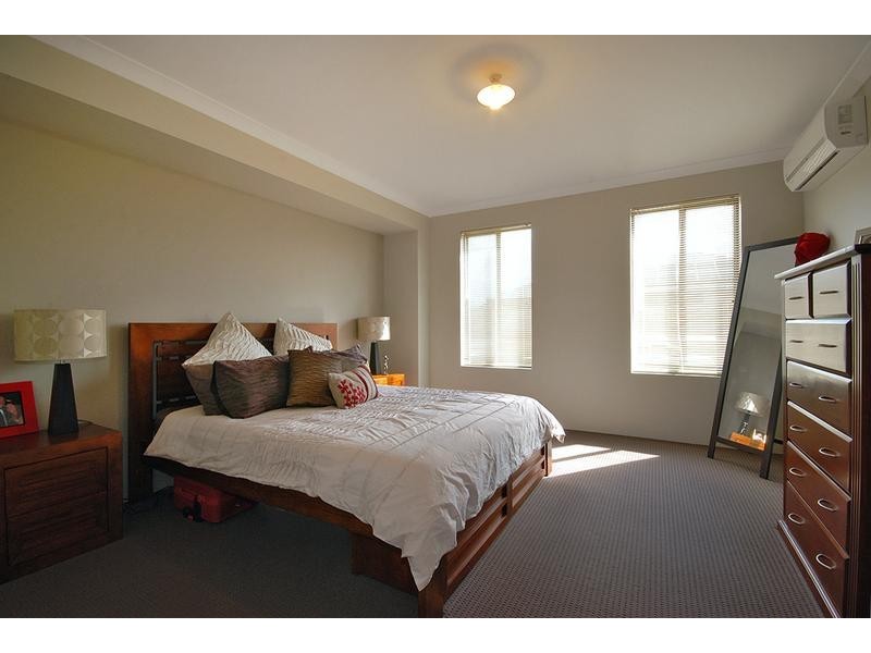 15 Vancouver Parade, Wanneroo WA 6065