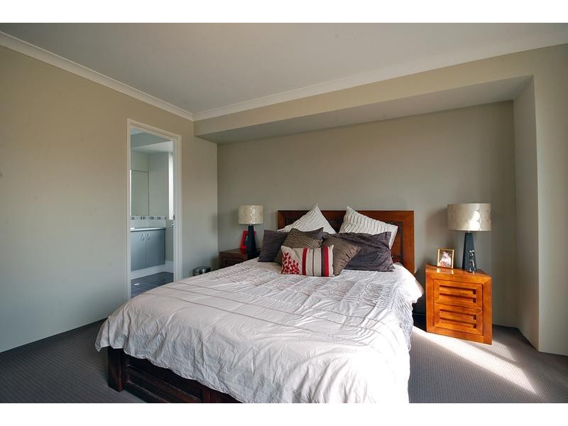 15 Vancouver Parade, Wanneroo WA 6065