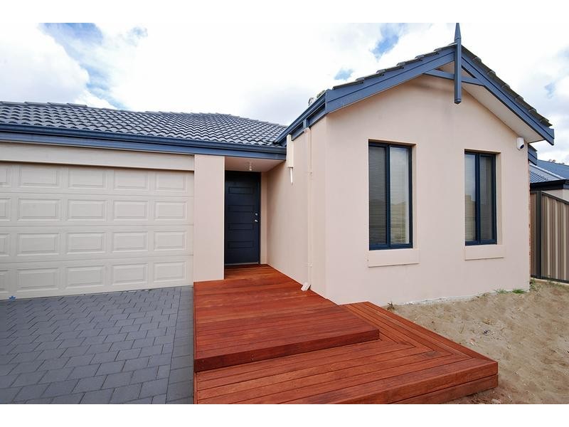 15 Vancouver Parade, Wanneroo WA 6065