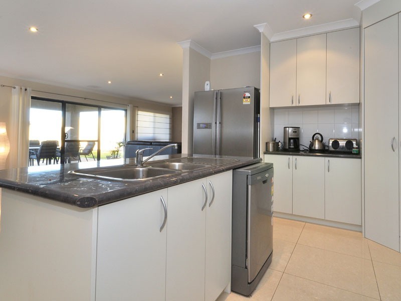 15 Strauss Blvd, Tapping WA 6065