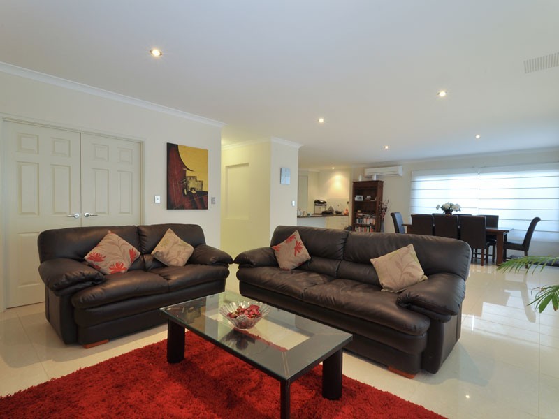 15 Strauss Blvd, Tapping WA 6065