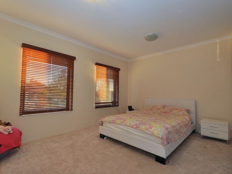 15 Strauss Blvd, Tapping WA 6065