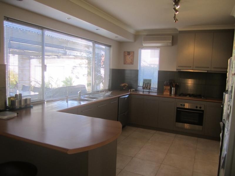 20 Amalfi Drive, Hillarys WA 6025