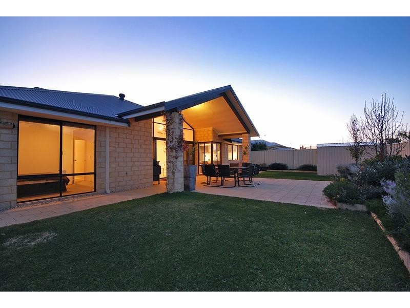 9 Castledene Way, Tapping WA 6065