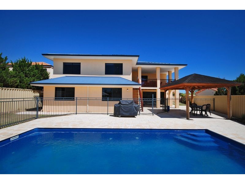 494 Shenton Ave, Iluka WA 6028