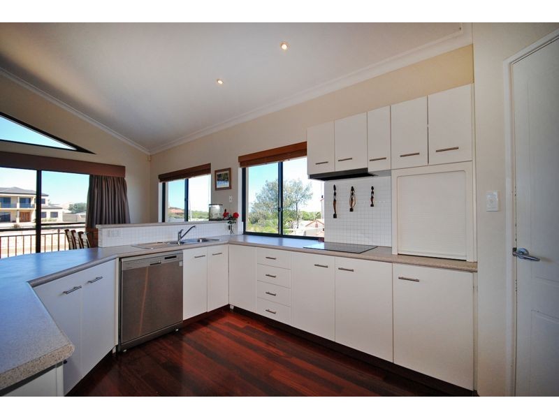 494 Shenton Ave, Iluka WA 6028