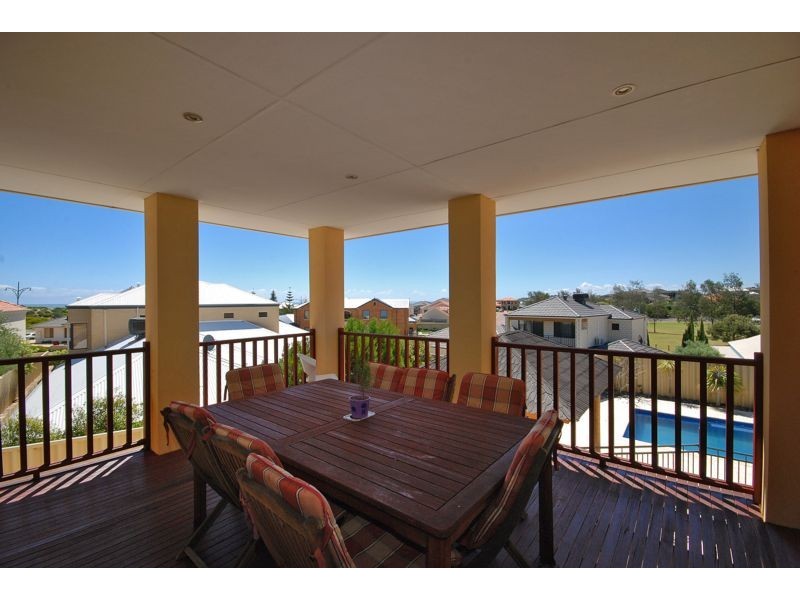 494 Shenton Ave, Iluka WA 6028