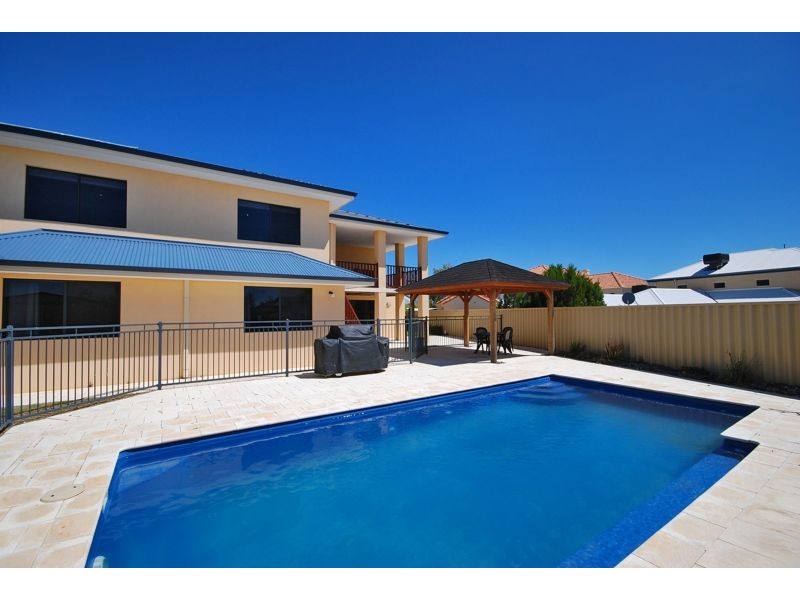 494 Shenton Ave, Iluka WA 6028