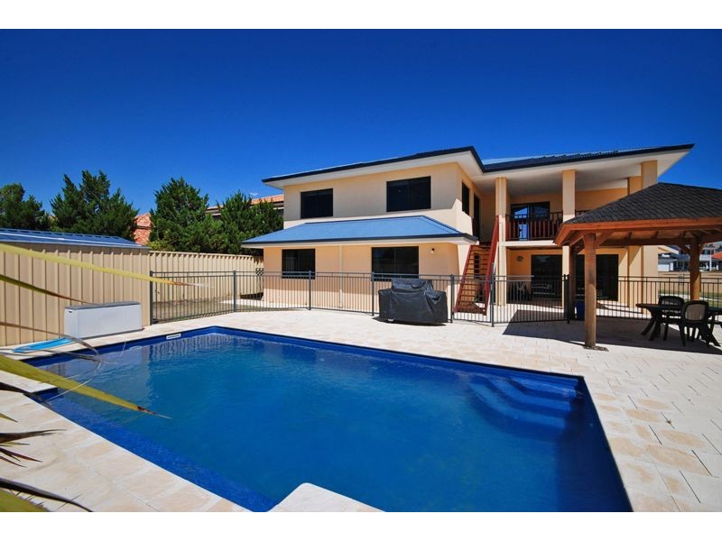 494 Shenton Ave, Iluka WA 6028