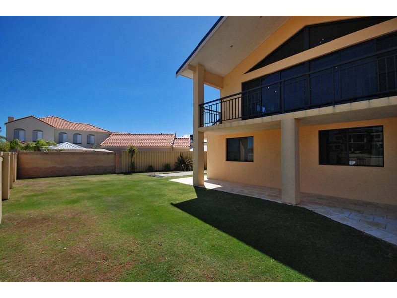 494 Shenton Ave, Iluka WA 6028