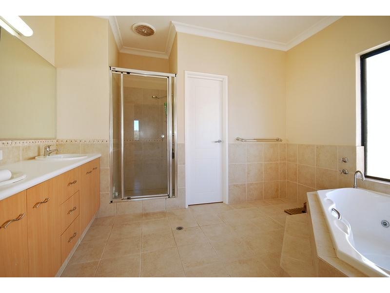 494 Shenton Ave, Iluka WA 6028