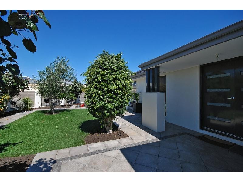 1 Bonvin Gardens, Tapping WA 6065