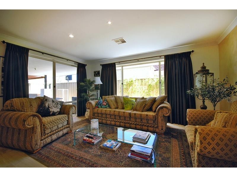 1 Bonvin Gardens, Tapping WA 6065