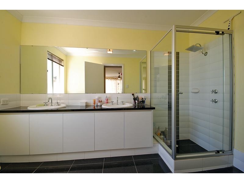 1 Bonvin Gardens, Tapping WA 6065