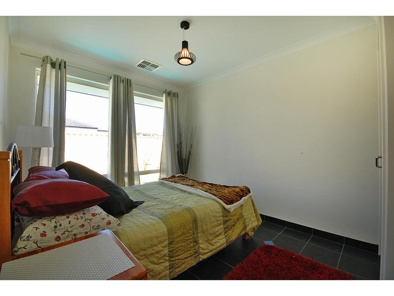 1 Bonvin Gardens, Tapping WA 6065