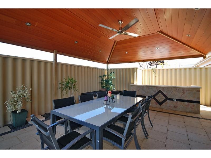 1 Bonvin Gardens, Tapping WA 6065