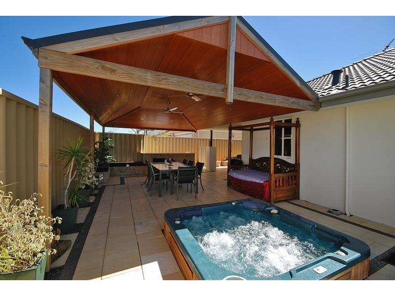 1 Bonvin Gardens, Tapping WA 6065