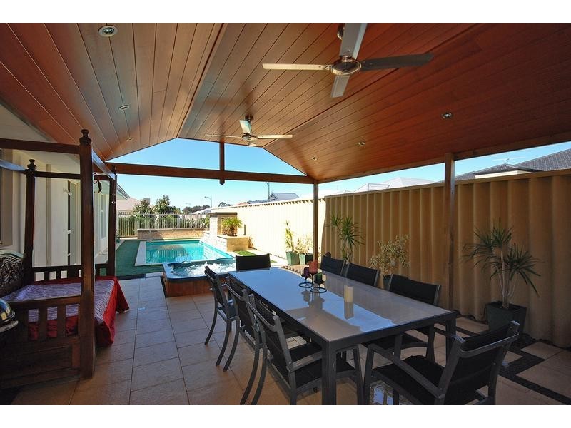 1 Bonvin Gardens, Tapping WA 6065