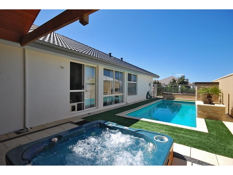 1 Bonvin Gardens, Tapping WA 6065