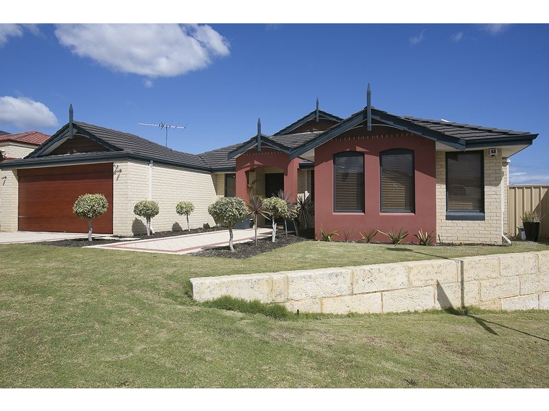 2 Memphis Ridge, Hocking WA 6065