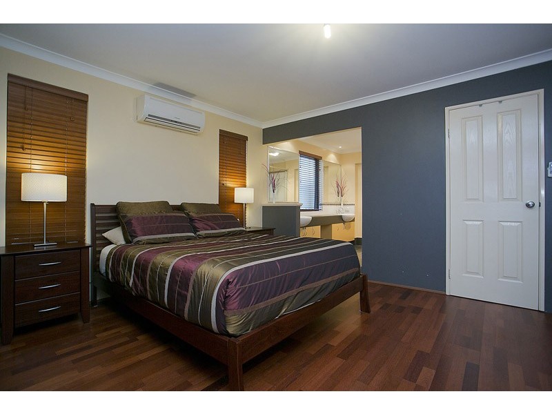 2 Memphis Ridge, Hocking WA 6065