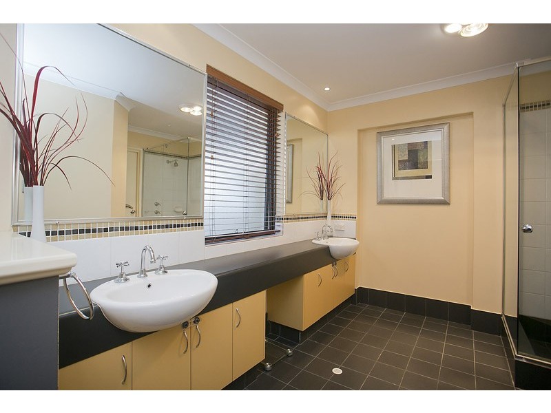 2 Memphis Ridge, Hocking WA 6065