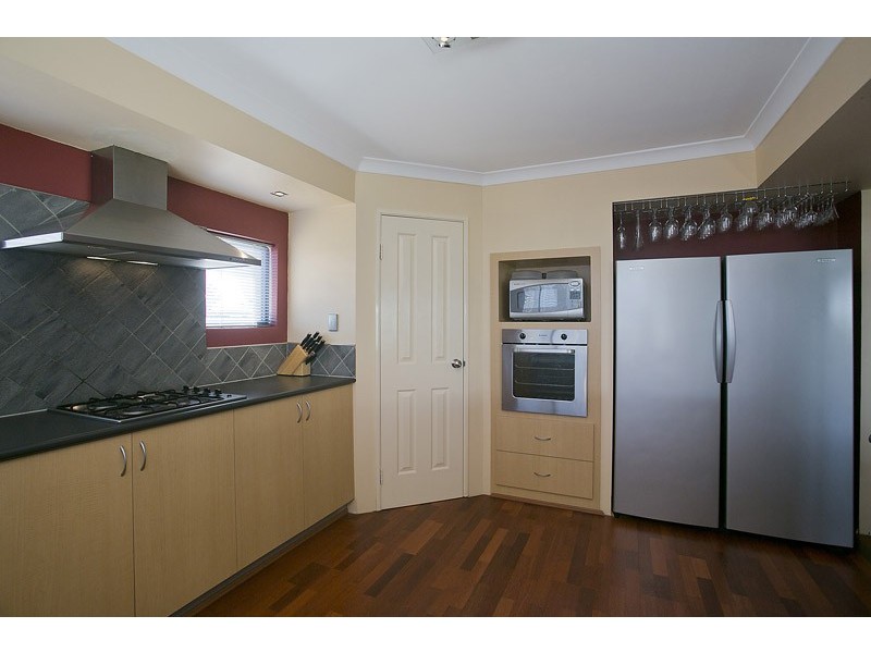 2 Memphis Ridge, Hocking WA 6065