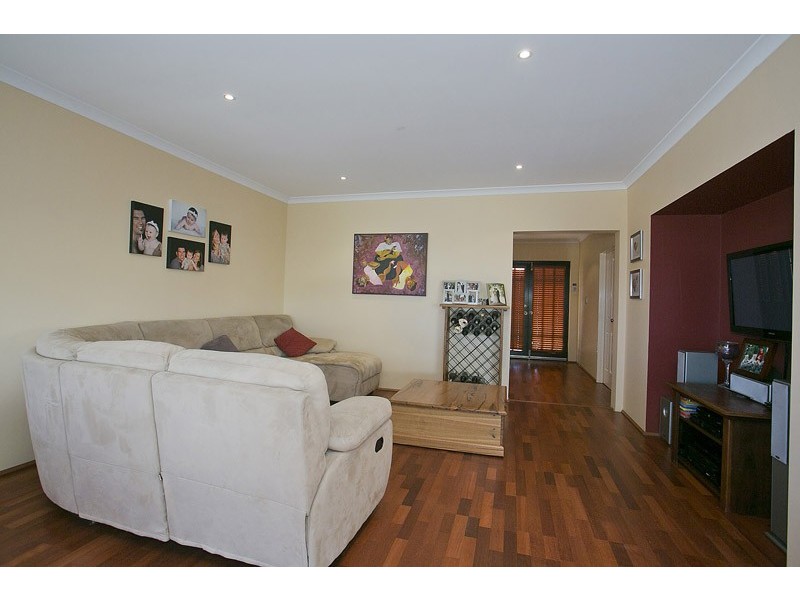 2 Memphis Ridge, Hocking WA 6065