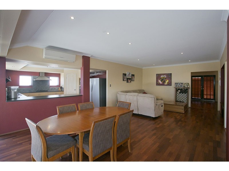 2 Memphis Ridge, Hocking WA 6065