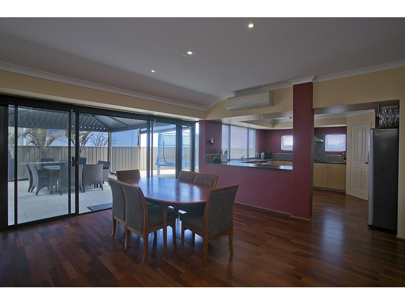 2 Memphis Ridge, Hocking WA 6065