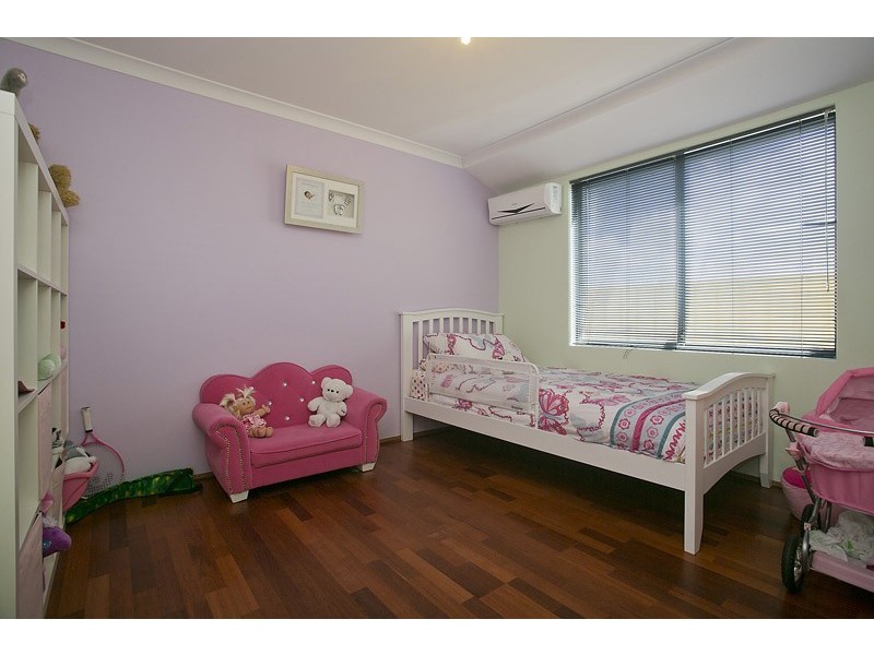 2 Memphis Ridge, Hocking WA 6065