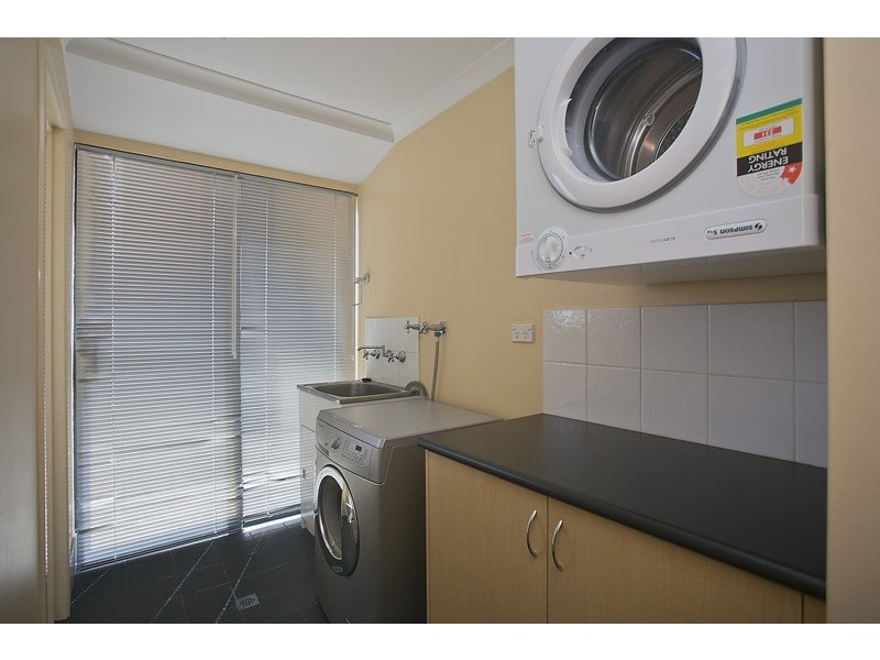 2 Memphis Ridge, Hocking WA 6065