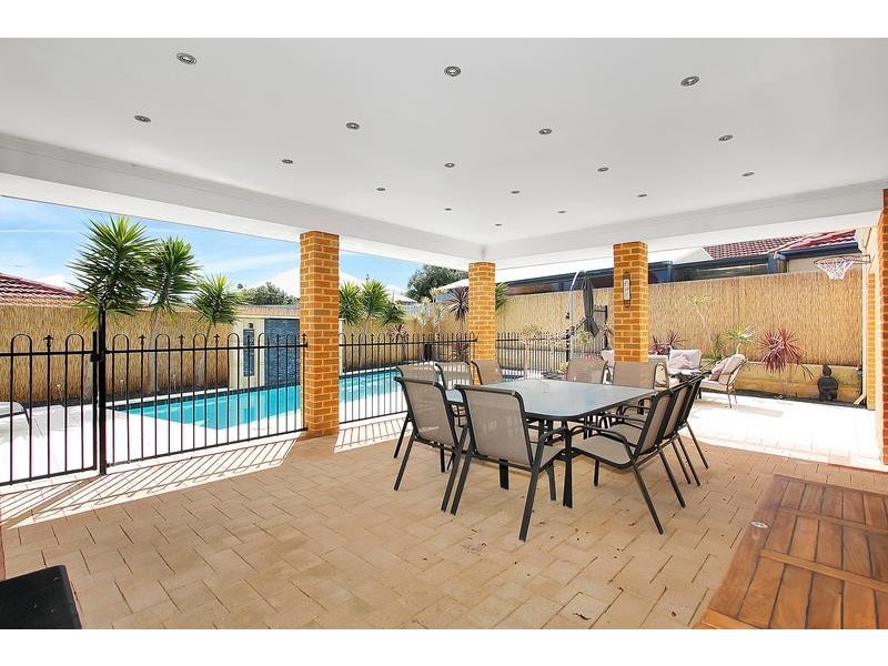 77 Weymouth Boulevard, Quinns Rocks WA 6030