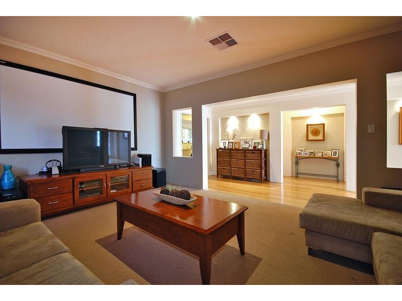 39 Brightlands Circuit, Carramar WA 6031