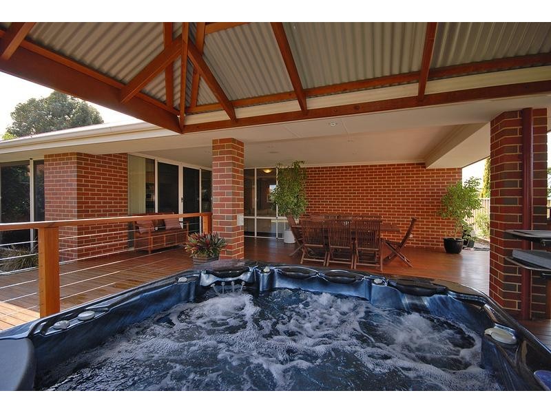 39 Brightlands Circuit, Carramar WA 6031