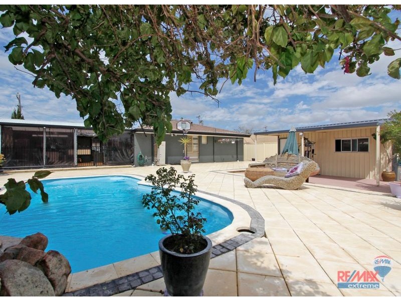 15 Highclere Boulevard, Marangaroo WA 6064