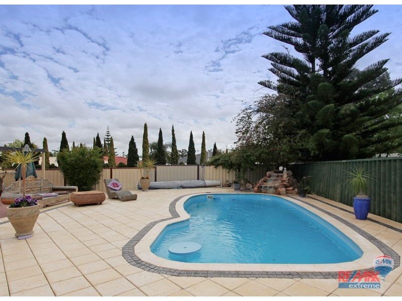 15 Highclere Boulevard, Marangaroo WA 6064