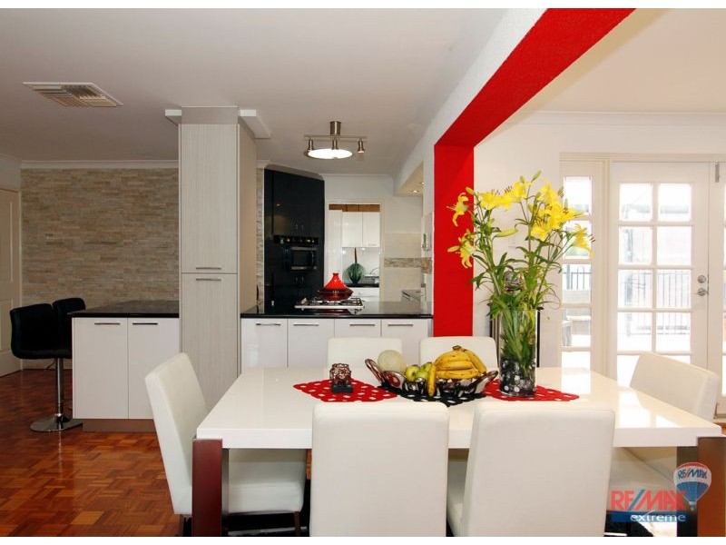 15 Highclere Boulevard, Marangaroo WA 6064