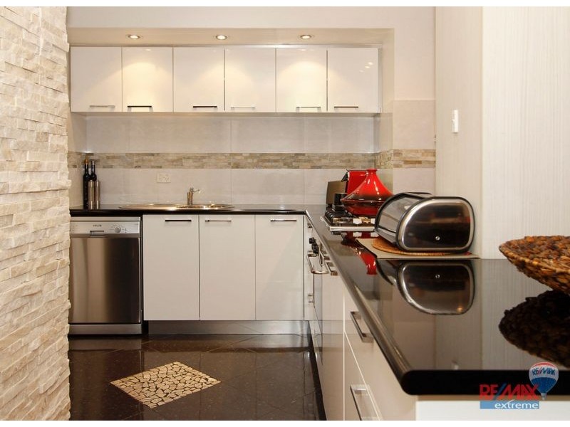 15 Highclere Boulevard, Marangaroo WA 6064