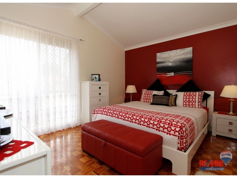 15 Highclere Boulevard, Marangaroo WA 6064