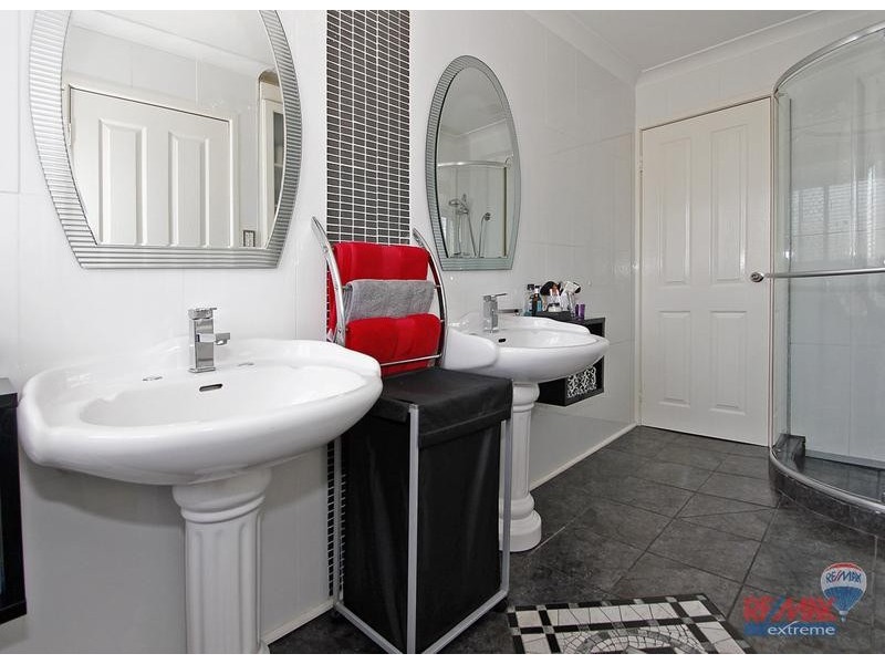 15 Highclere Boulevard, Marangaroo WA 6064