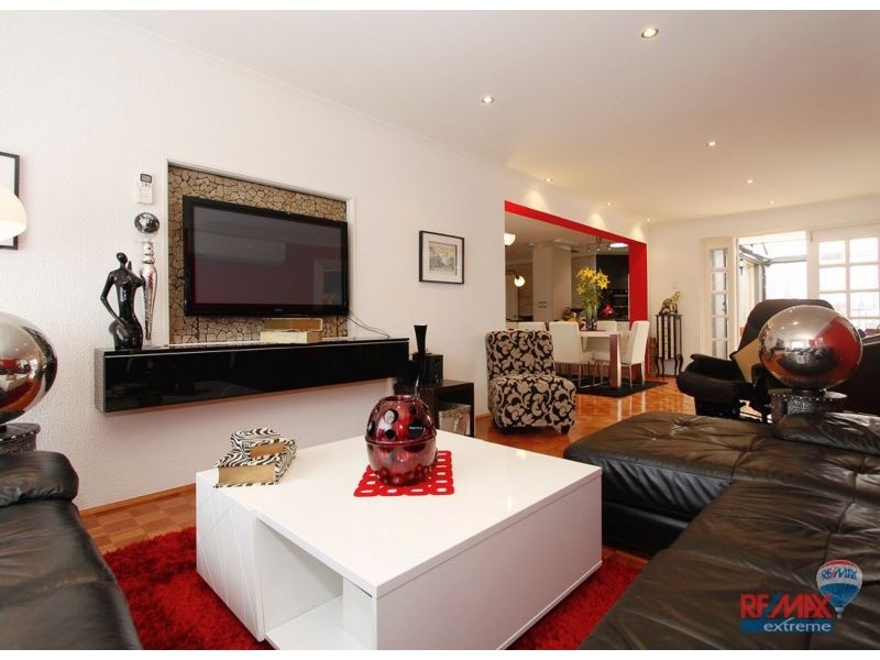 15 Highclere Boulevard, Marangaroo WA 6064