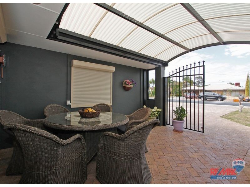 15 Highclere Boulevard, Marangaroo WA 6064