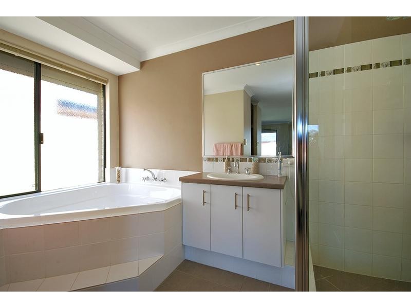 33 Hennessy Drive, Ashby WA 6065