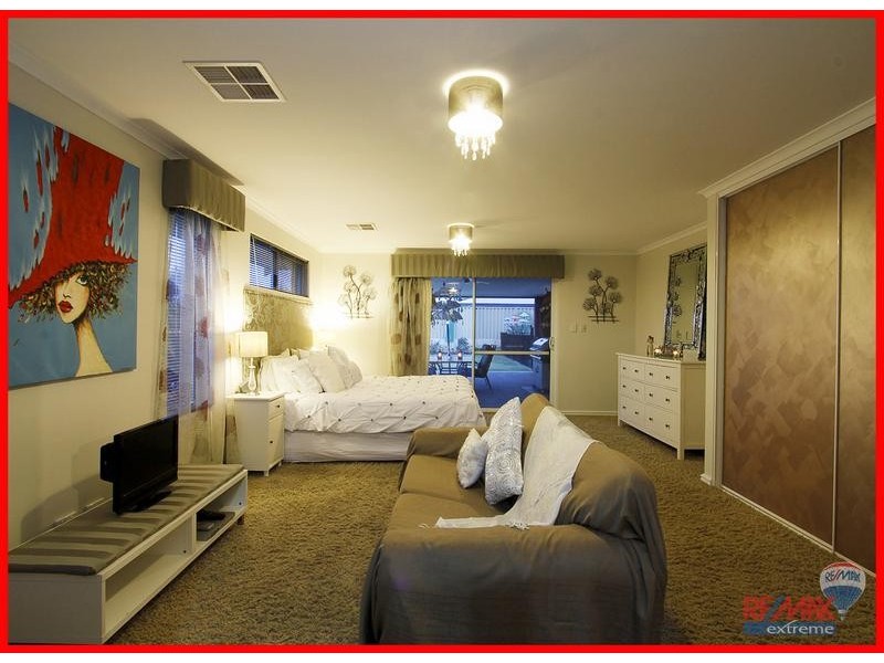 8 Hollyford Parade, Butler WA 6036