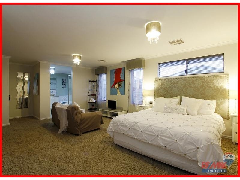 8 Hollyford Parade, Butler WA 6036